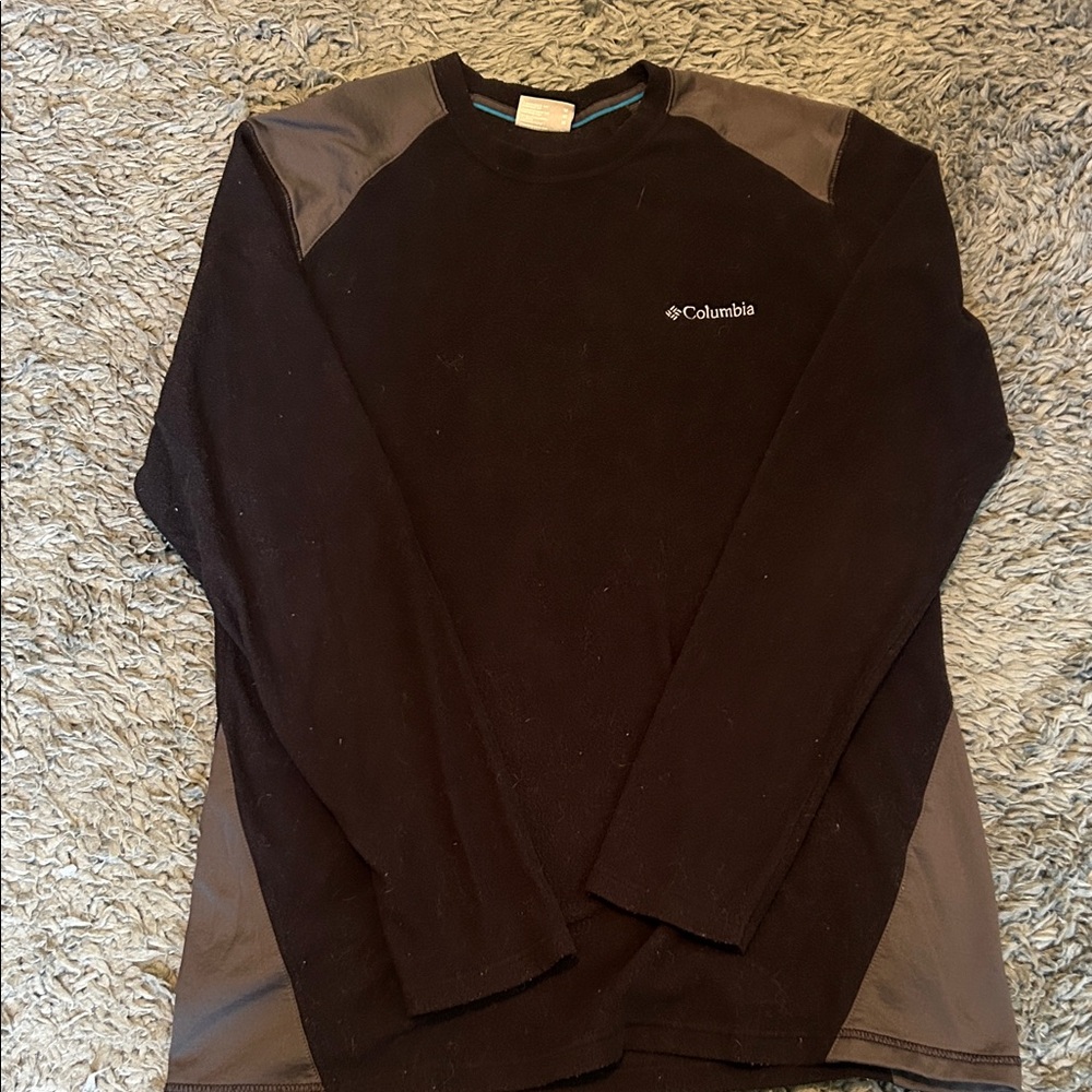 Columbia Two-Tone Black and Gray Long Sleeve Shirt